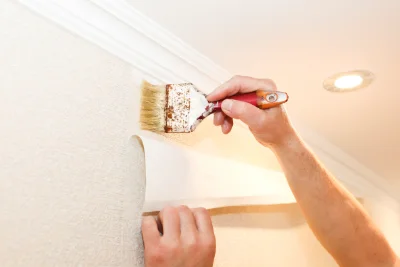 Pose de papier peint à Châteaufort — revêtements muraux et toiles de verre